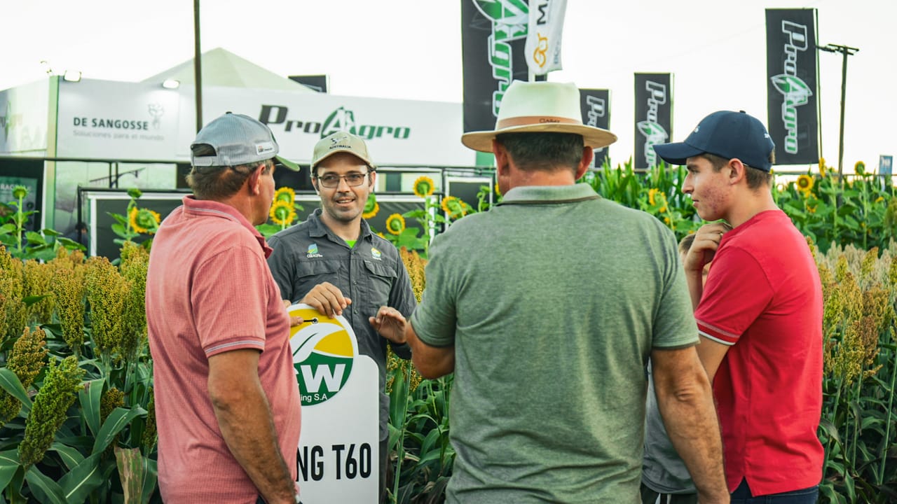 Productores en día de campo de CW Trading